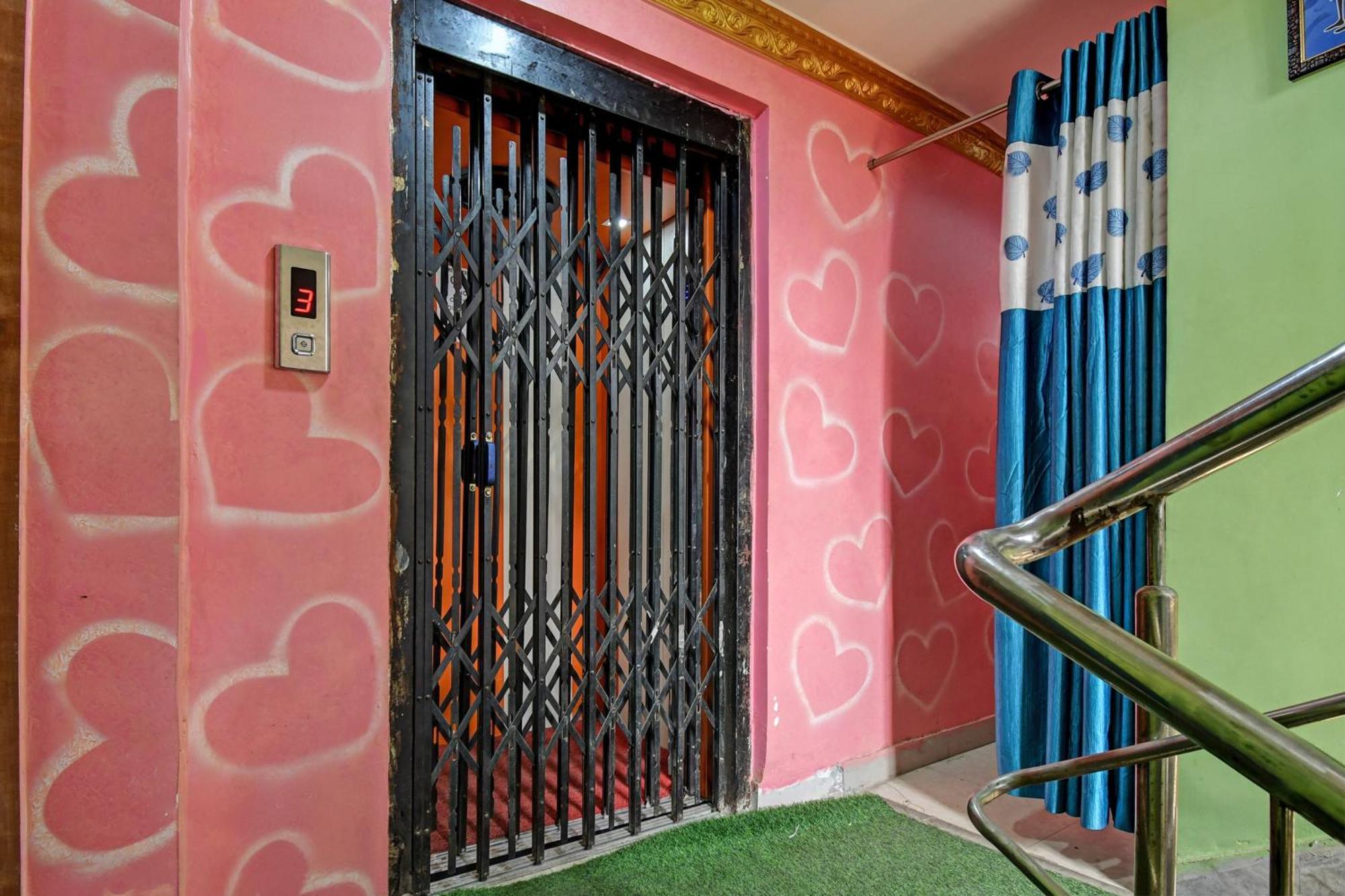 Hotel O Star View Calcutta Extérieur photo